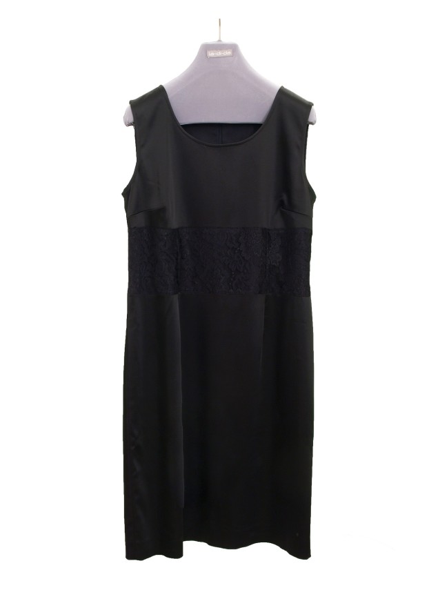 Sukienka czarna z koronkowym pasem